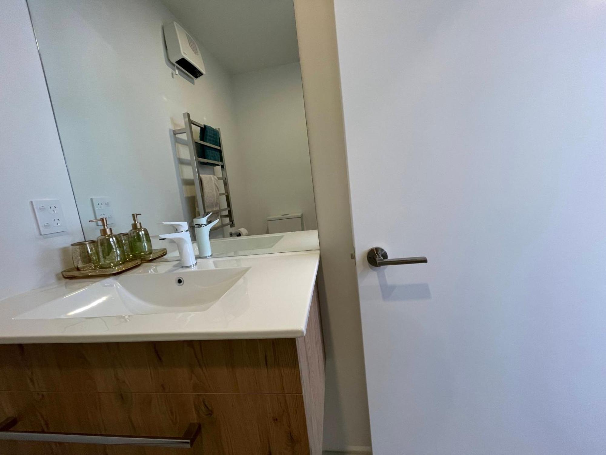 Luxury 2 Bedroom Townhouse Opposite Merivale Mall Christchurch Bagian luar foto