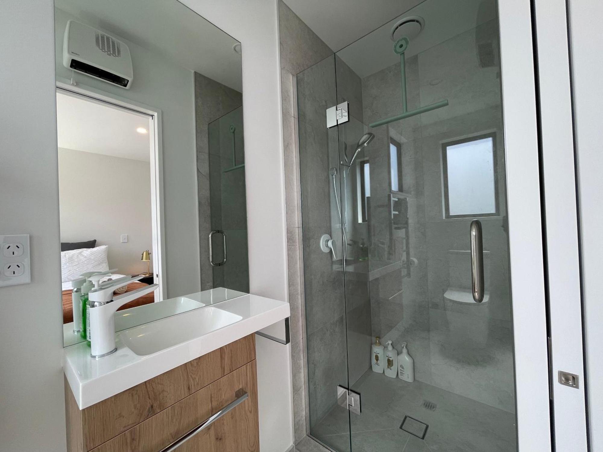Luxury 2 Bedroom Townhouse Opposite Merivale Mall Christchurch Bagian luar foto