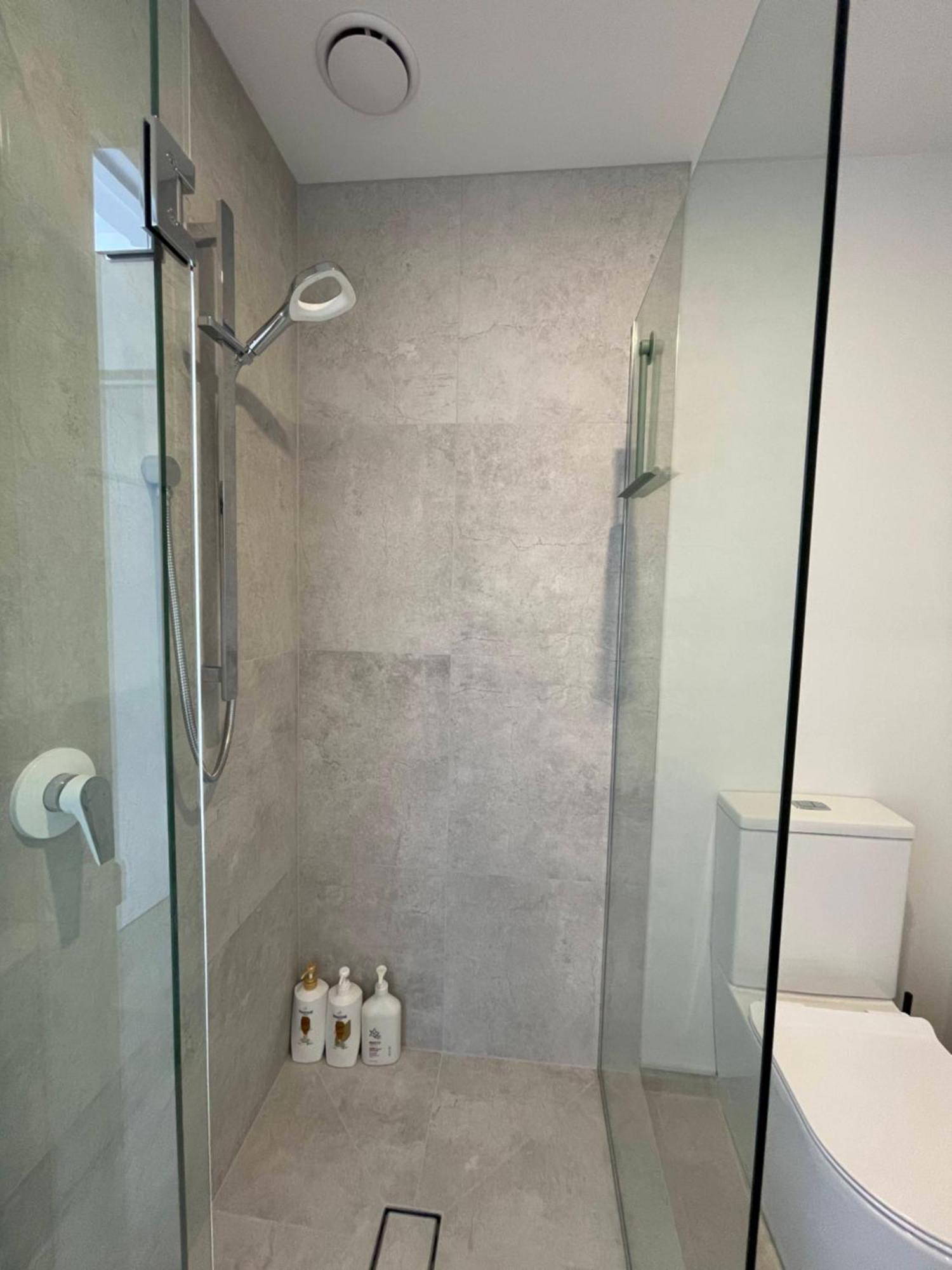 Luxury 2 Bedroom Townhouse Opposite Merivale Mall Christchurch Bagian luar foto
